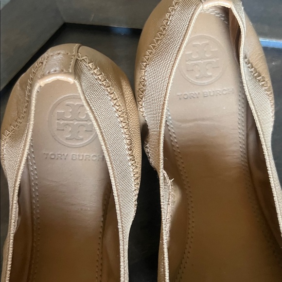 Tory Burch, size 6.5, Beige Leather Flats with Gold Logo, EUC - Picture 7 of 11